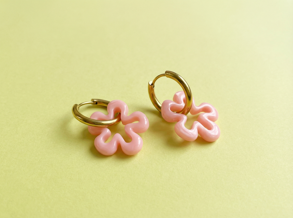 Mason Flower Huggie - Light Pink
